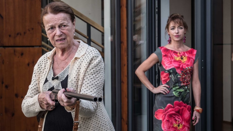 Iva Janžurová a Tatiana Dyková ve filmu Teroristka.